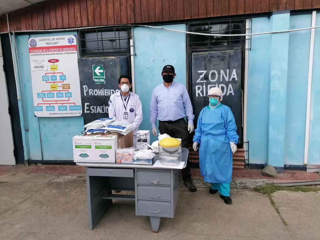 Lincuna entrega implementos médicos a instituciones de la primera línea de defensa contra la COVID-19