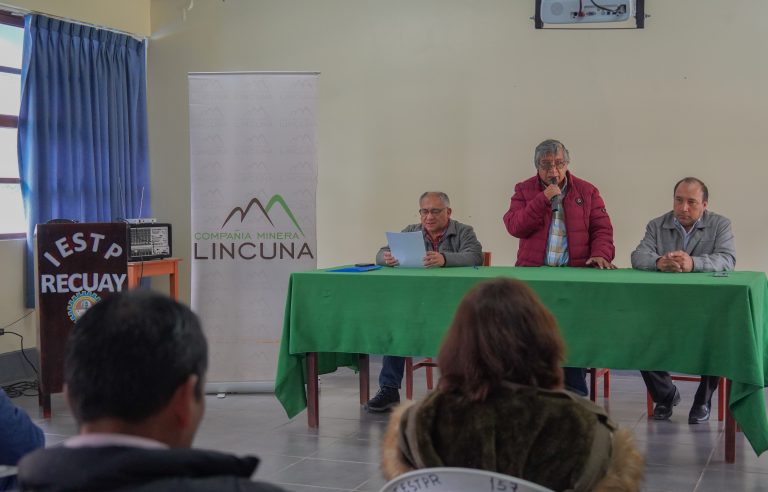 Lincuna firma acuerdo para la implementación de laboratorios en el Instituto Superior de Recuay